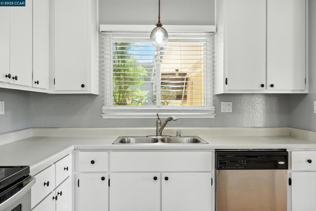GRANADA HILLS - Residential