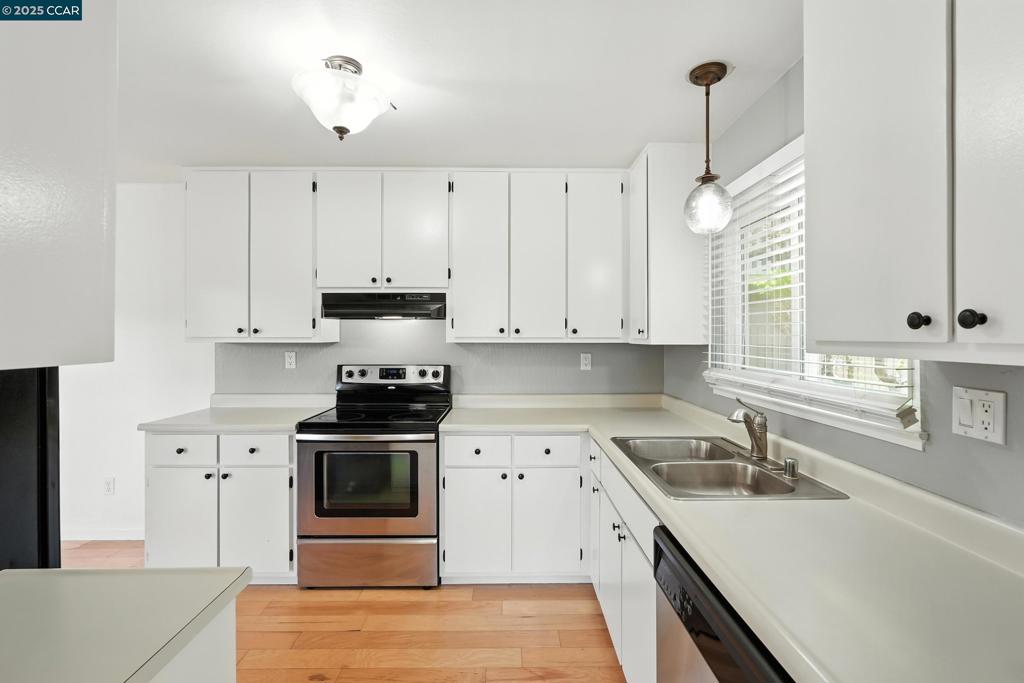 GRANADA HILLS - Residential