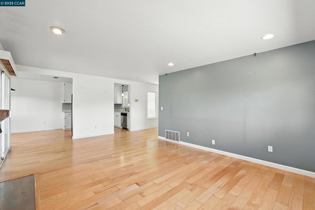 GRANADA HILLS - Residential