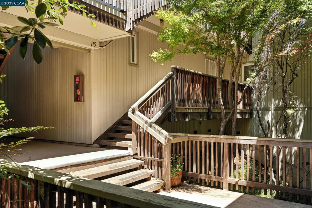 GRANADA HILLS - Residential