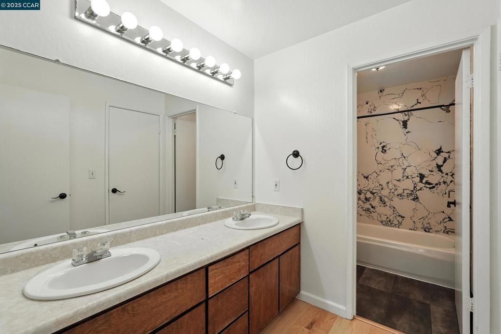 GRANADA HILLS - Residential