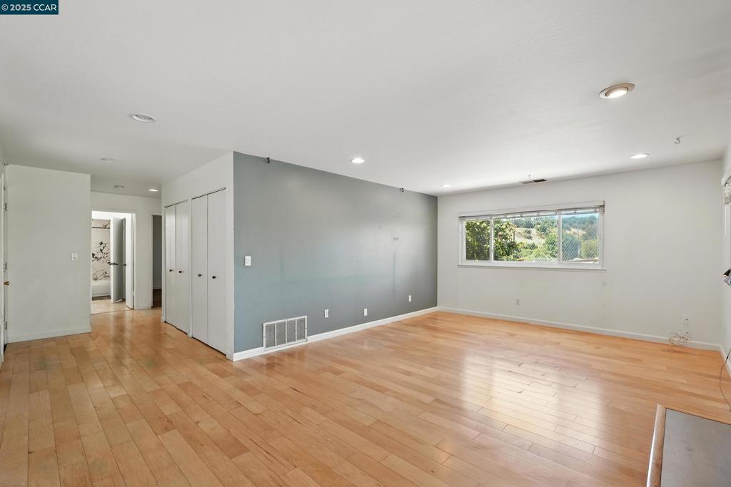 GRANADA HILLS - Residential