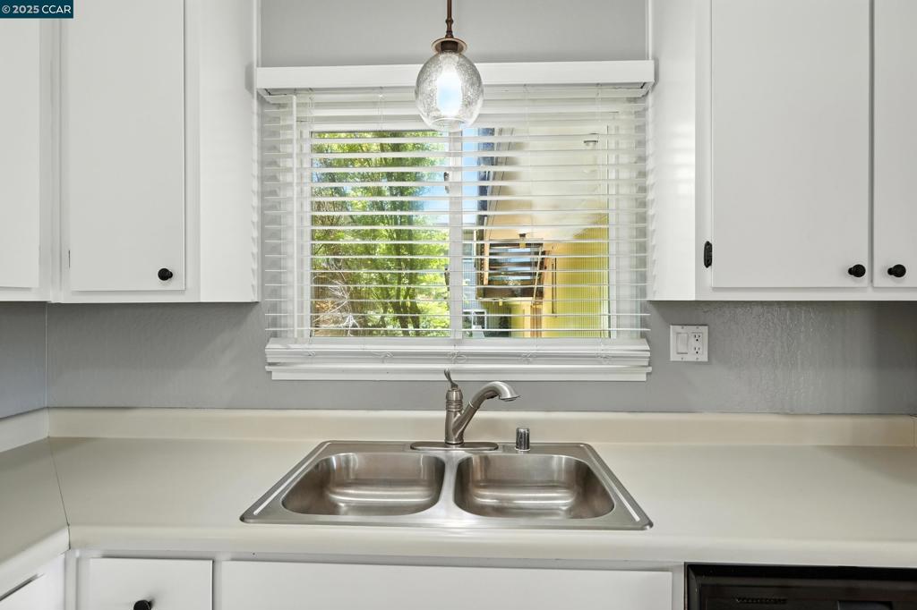 GRANADA HILLS - Residential