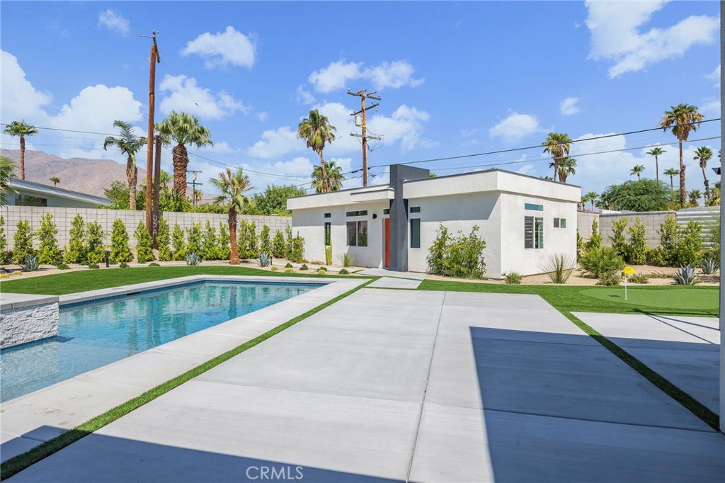 Central Palm Springs (33215) - Residential