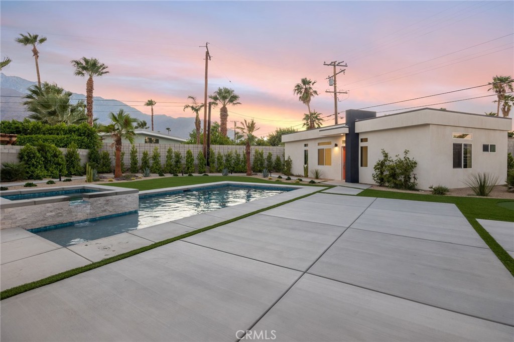 Central Palm Springs (33215) - Residential
