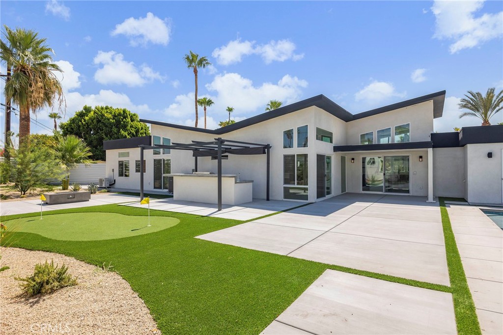 Central Palm Springs (33215) - Residential