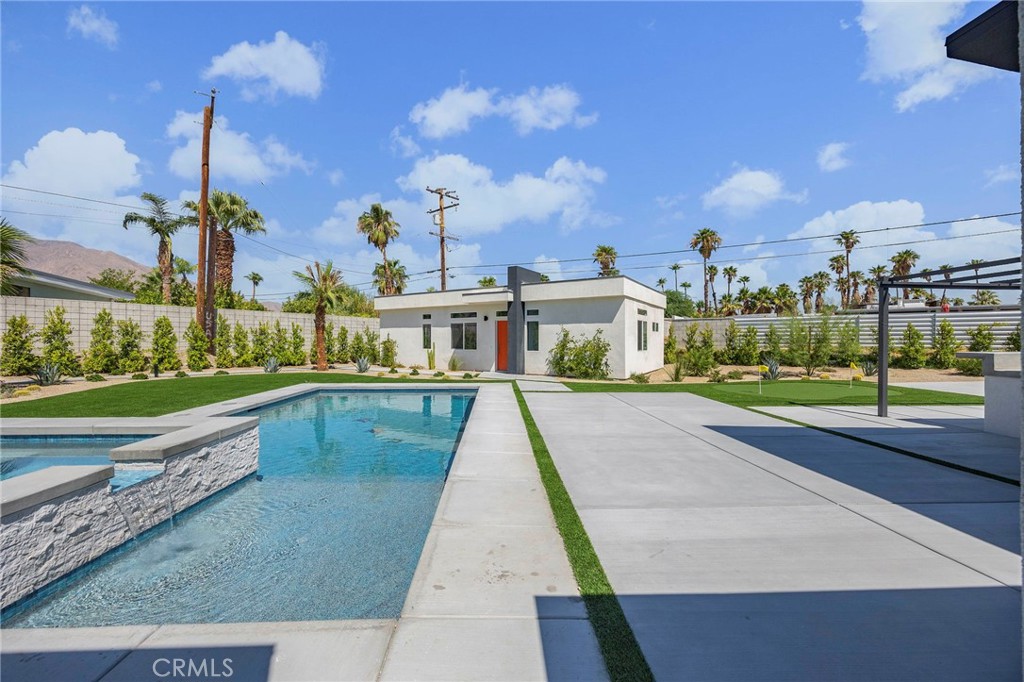 Central Palm Springs (33215) - Residential