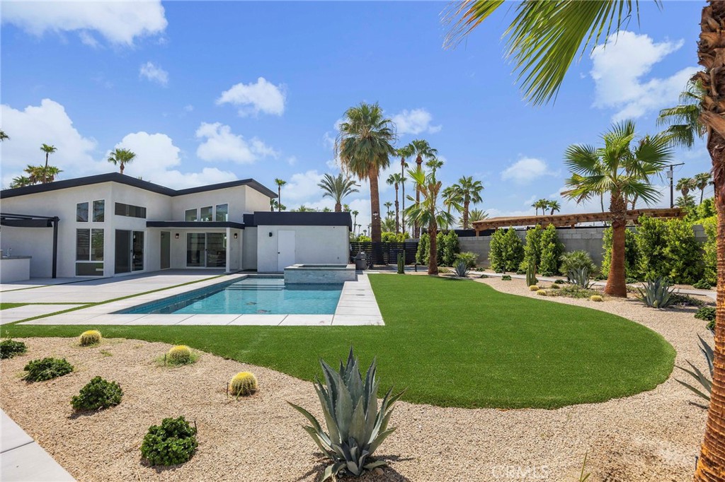 Central Palm Springs (33215) - Residential