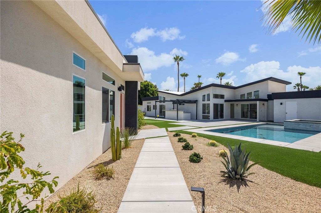 Central Palm Springs (33215) - Residential