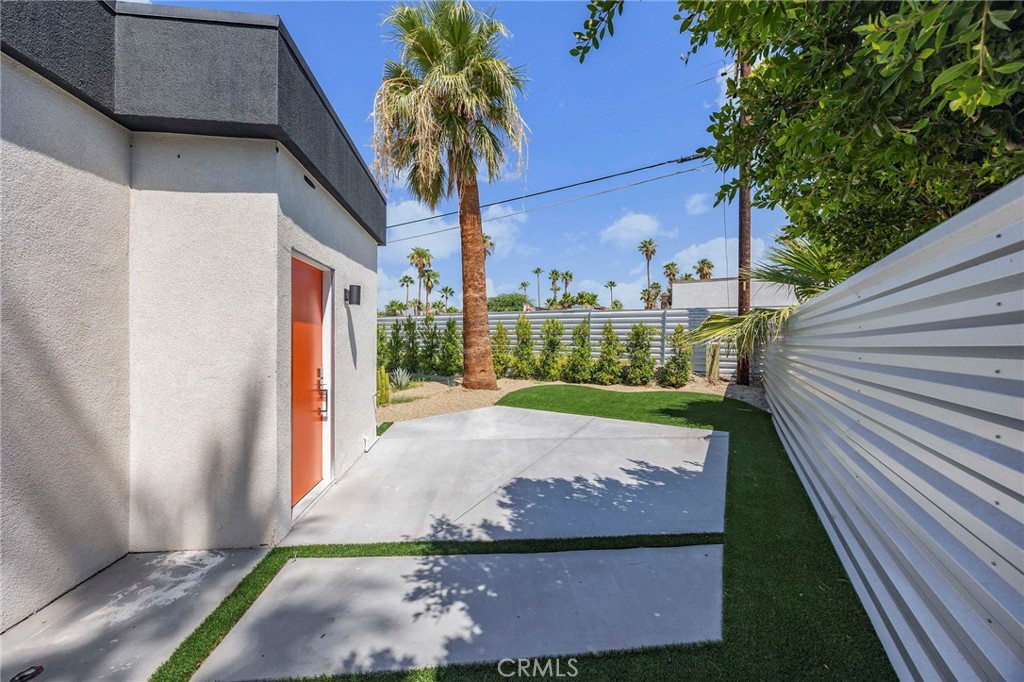 Central Palm Springs (33215) - Residential