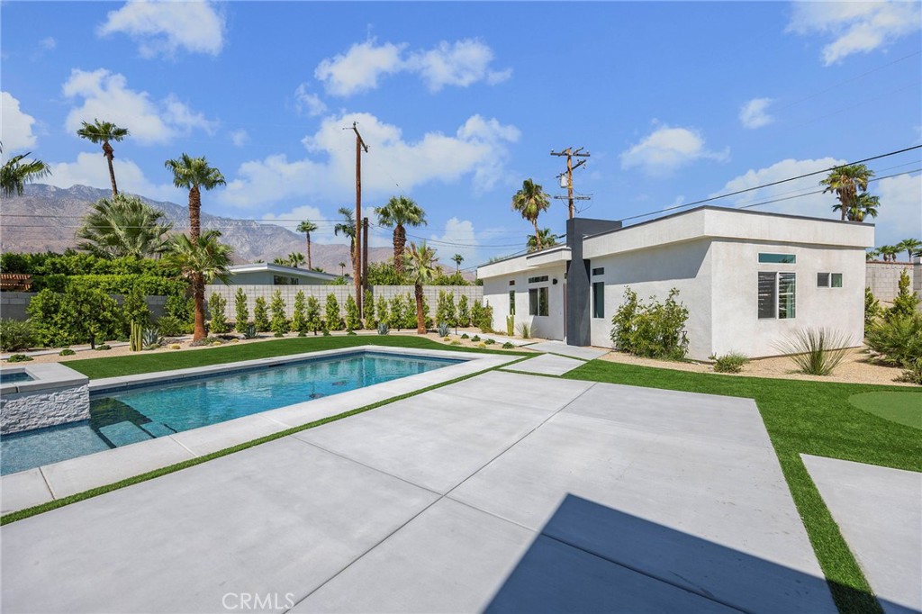 Central Palm Springs (33215) - Residential