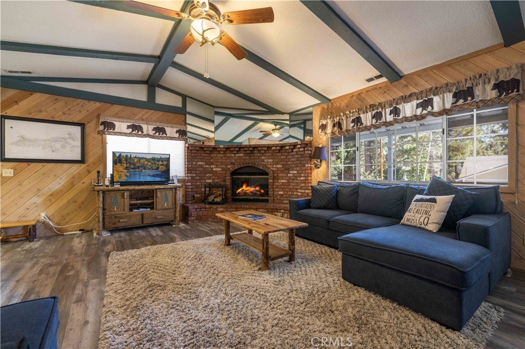 1009 White Mountain