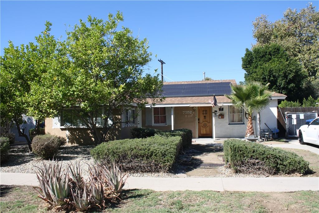 Photo of 7337 Caldus Ave, Lake Balboa, CA 91406 (MLS # SR25243503)