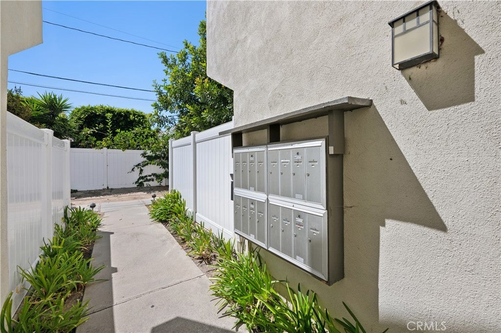 25400 Oak Street 13