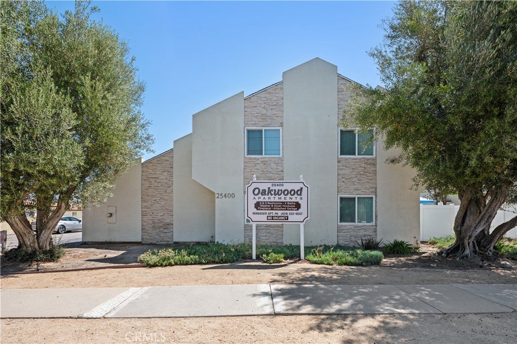 25400 Oak Street 13