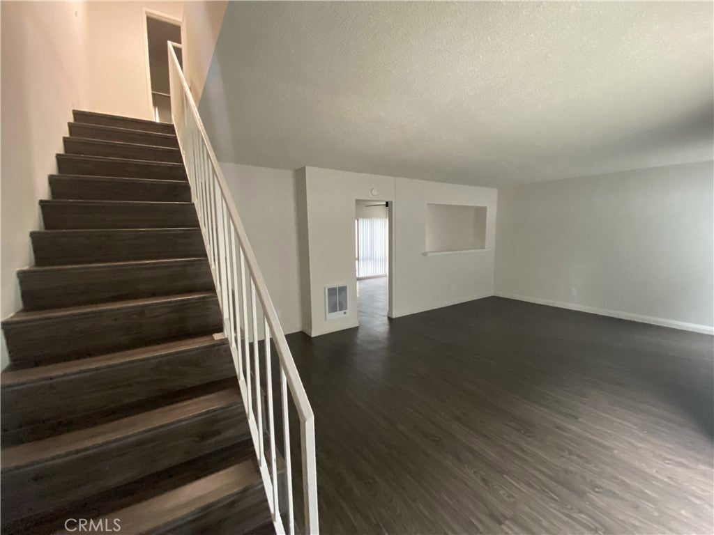 25400 Oak Street 13