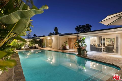 Photo of 8405 Edwin Drive, Los Angeles, CA 90046 (MLS # 25589847)