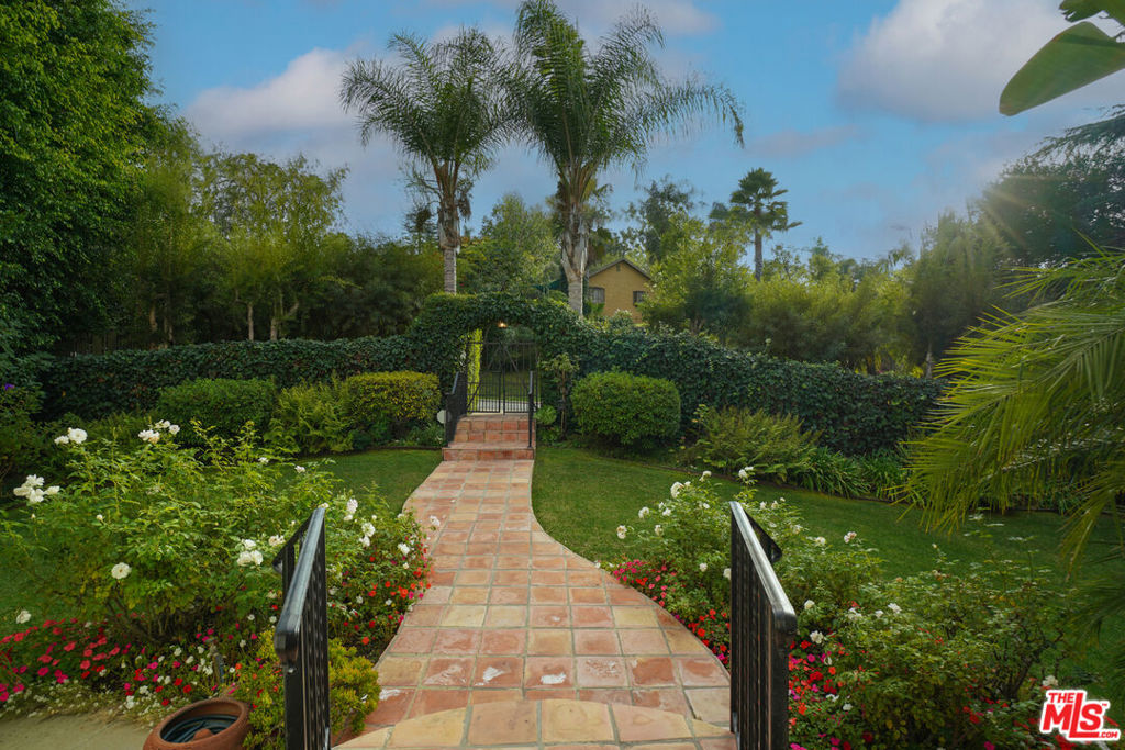 14285 Valley Vista Boulevard