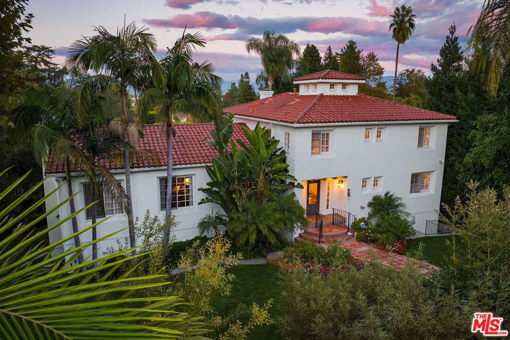 Photo of 14285 Valley Vista Boulevard, Sherman Oaks, CA 91423 (MLS # 25631745)