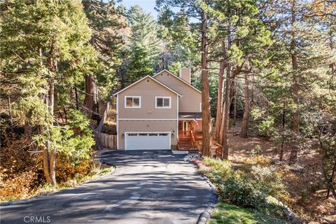 Photo of 2313 Spring Oak Dr, Running Springs, CA 92382 (MLS # IV25274011)