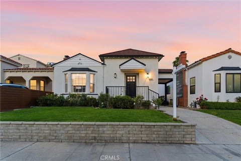 Photo of 520 N Citrus Avenue, Los Angeles, CA 90036 (MLS # SR26146817)