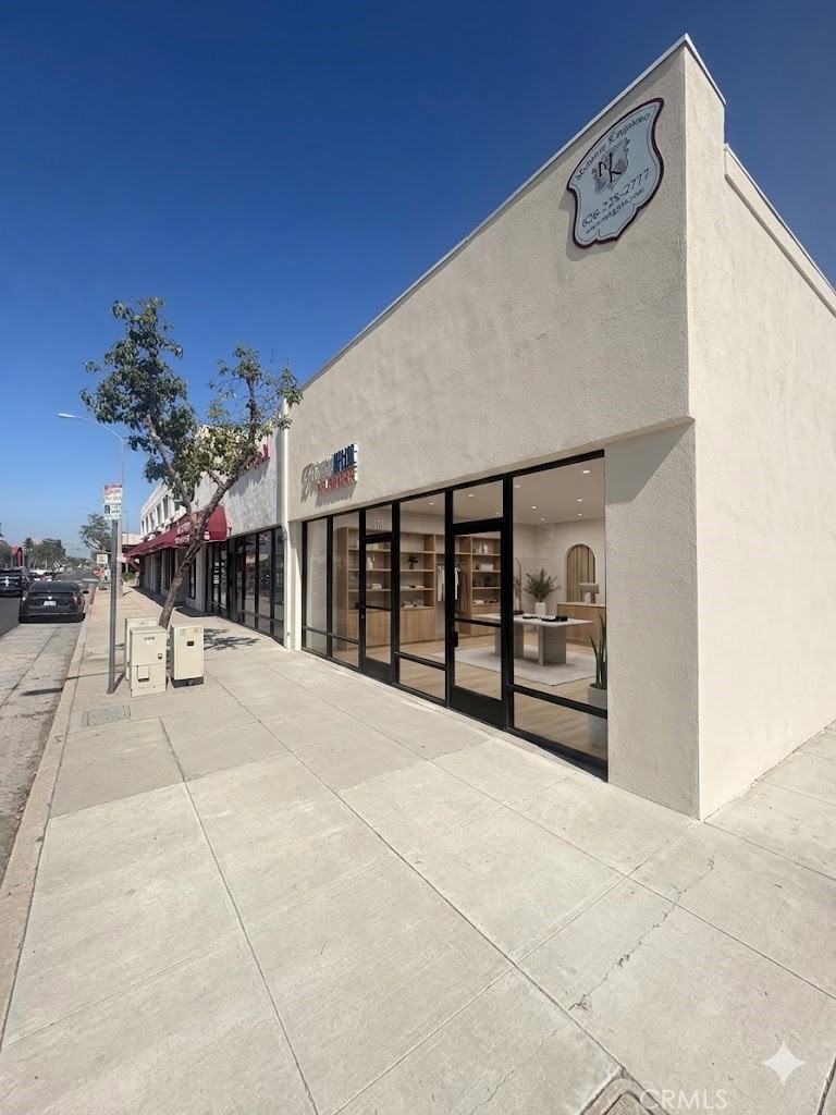 919 W Valley