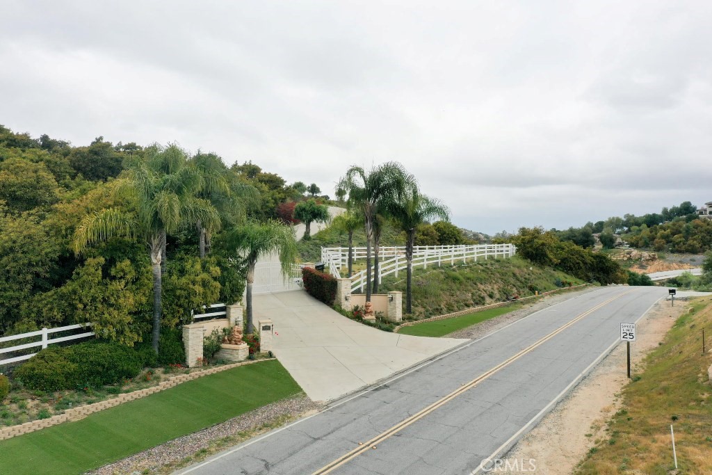 37305 Calle De Lobo