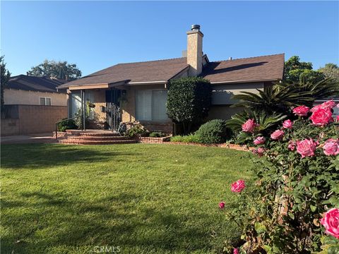 Photo of 6857 Chimineas, Reseda, CA 91335 (MLS # SR25279046)
