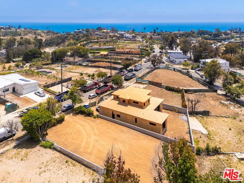 629 N Las Casas Avenue