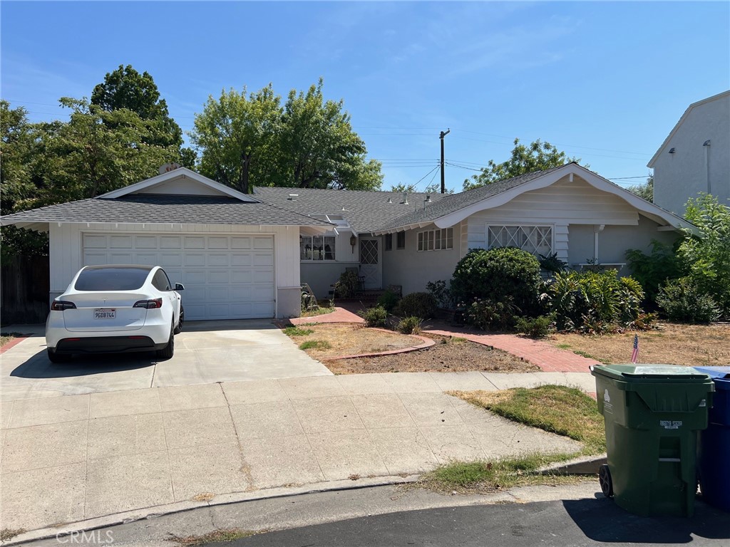 Bring your investors! This family home is over 1800 square feet. This 3 bedroom 3 bath home has not been on the market for over 60 years! Great bones with a nicely laid out floorplan in an adorable neighborhood. This home sits on a large lot at the end of a cul de sac. Tons of potential for your cash Buyer! The large backyard has a pool and a covered patio. Hurry! This property will not last!