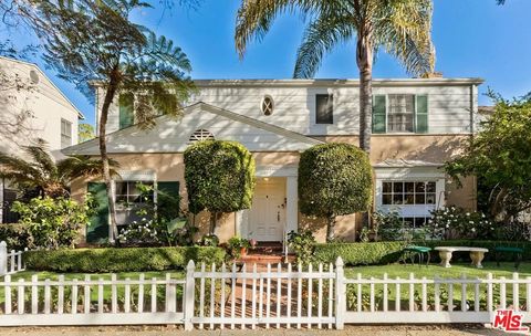 Photo of 208 1/2 El Camino Drive, Beverly Hills, CA 90212 (MLS # 25608781) Photo of 208 1/2 El Camino Drive, Beverly Hills, CA 90212 (MLS # 25608781)
