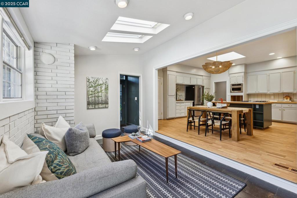 HAPPY VALLEY - Residential