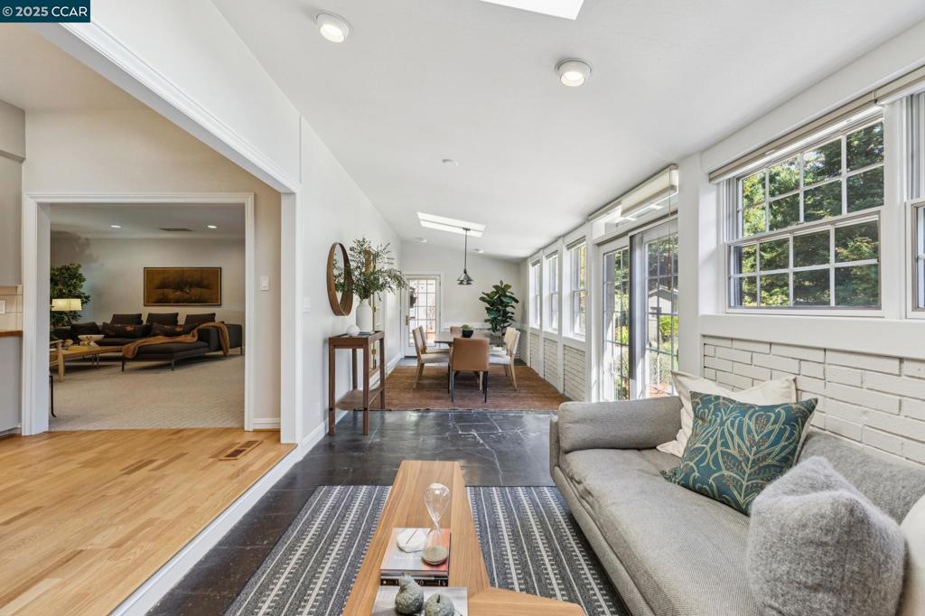 HAPPY VALLEY - Residential