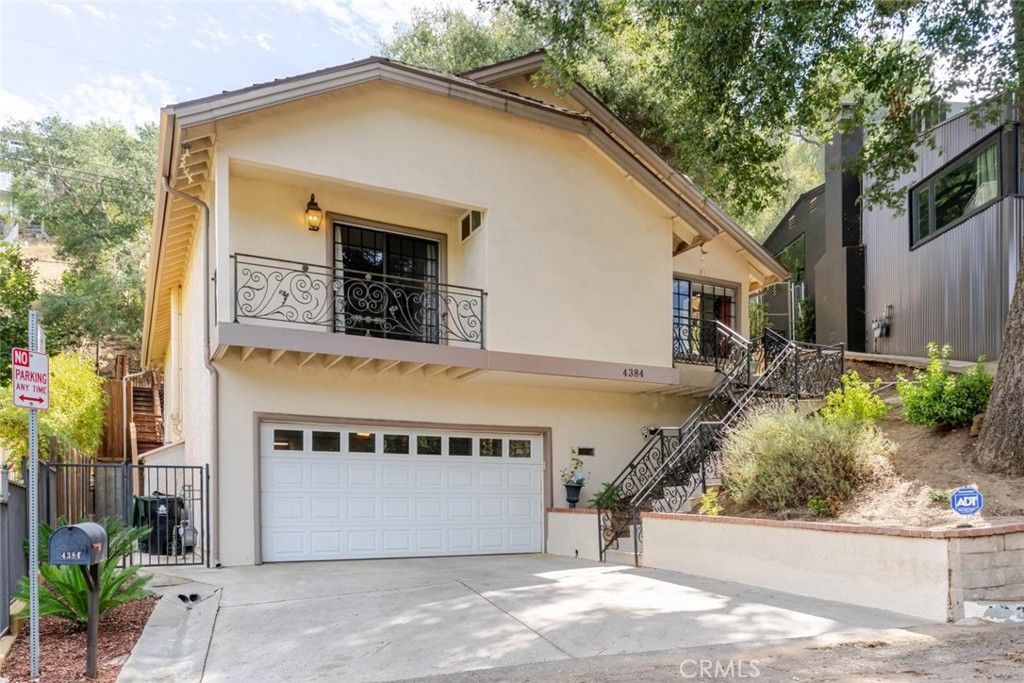 Photo of 4384 Saltillo Street, Woodland Hills, CA 91364 (MLS # SR25218594)