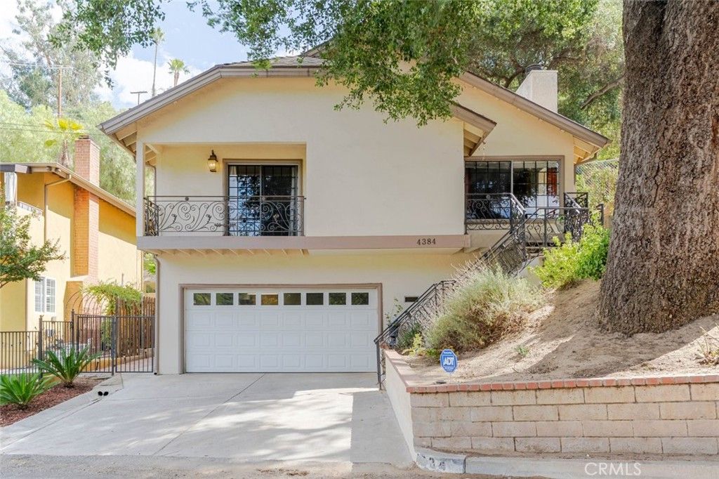 Photo of 4384 Saltillo Street, Woodland Hills, CA 91364 (MLS # SR25218594)