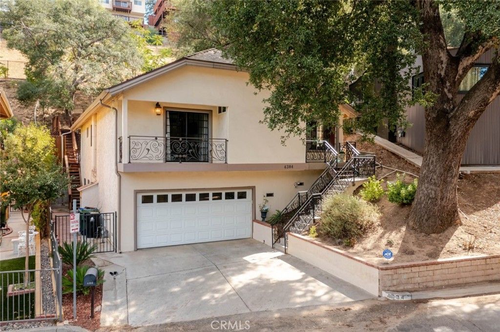 Photo of 4384 Saltillo Street, Woodland Hills, CA 91364 (MLS # SR25218594)