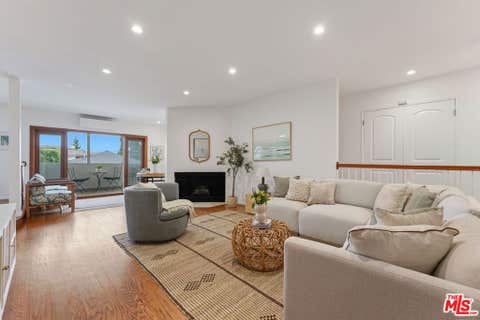 Photo of 944 17th Street #6, Santa Monica, CA 90403 (MLS # 26871089)
