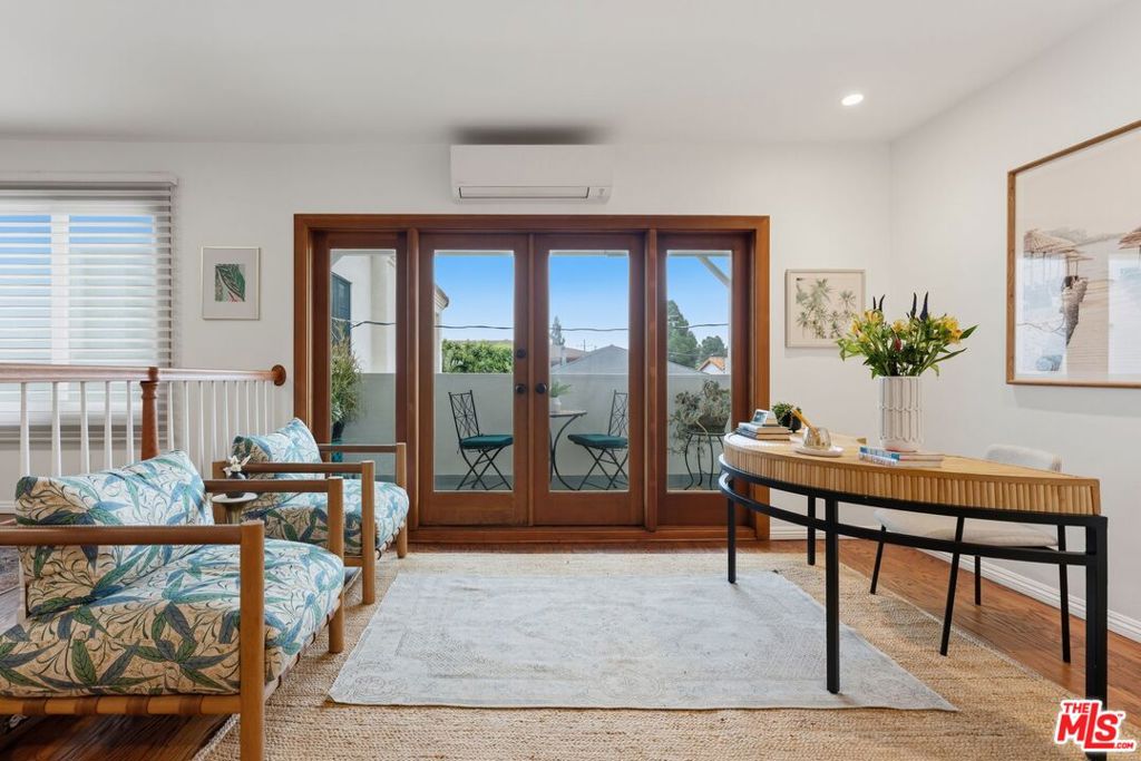 Photo of 944 17th Street #6, Santa Monica, CA 90403 (MLS # 26871089)