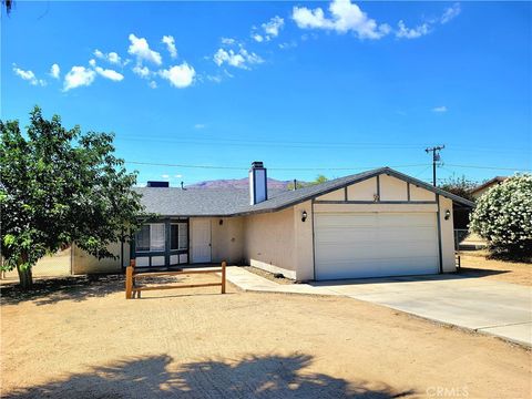 Photo of 73805 South Slope DR, 29 Palms, CA 92277 (MLS # JT26097716)