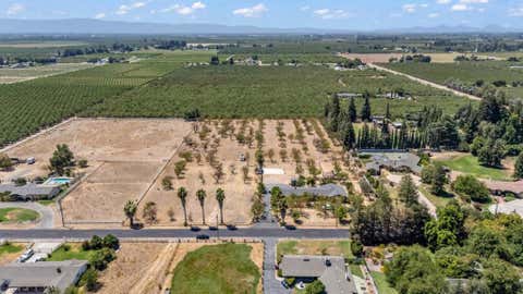 Photo of 925 Ohio Avenue, Modesto, CA 95358 (MLS # ML82057396)