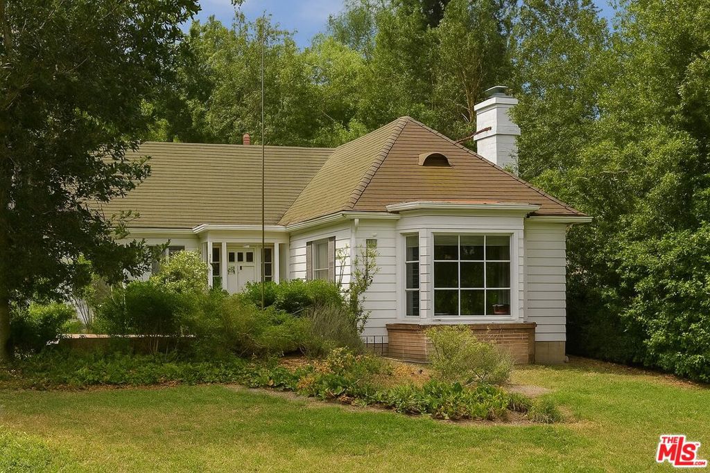 12752 Halkirk Street