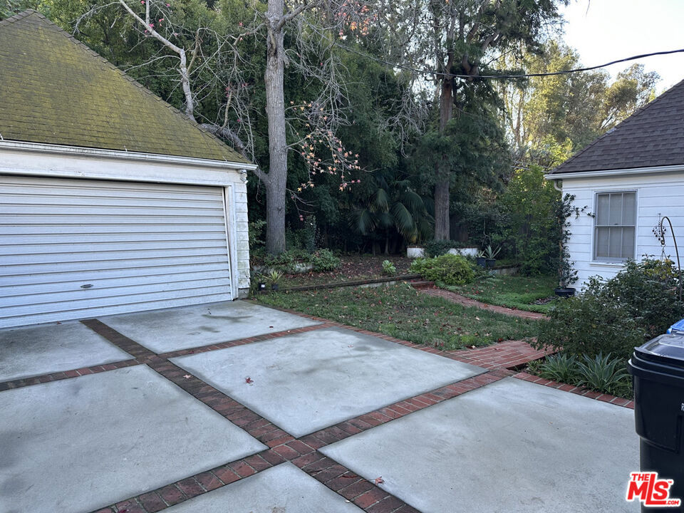 12752 Halkirk Street