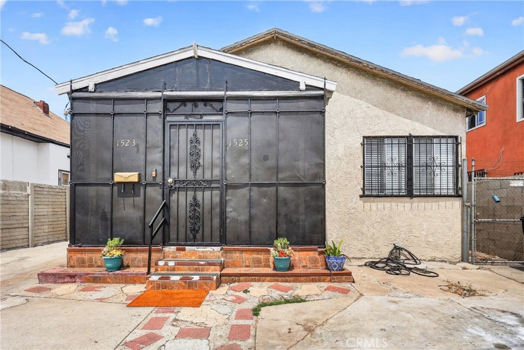 1523 E Vernon Ave, Los Angeles CA 90011