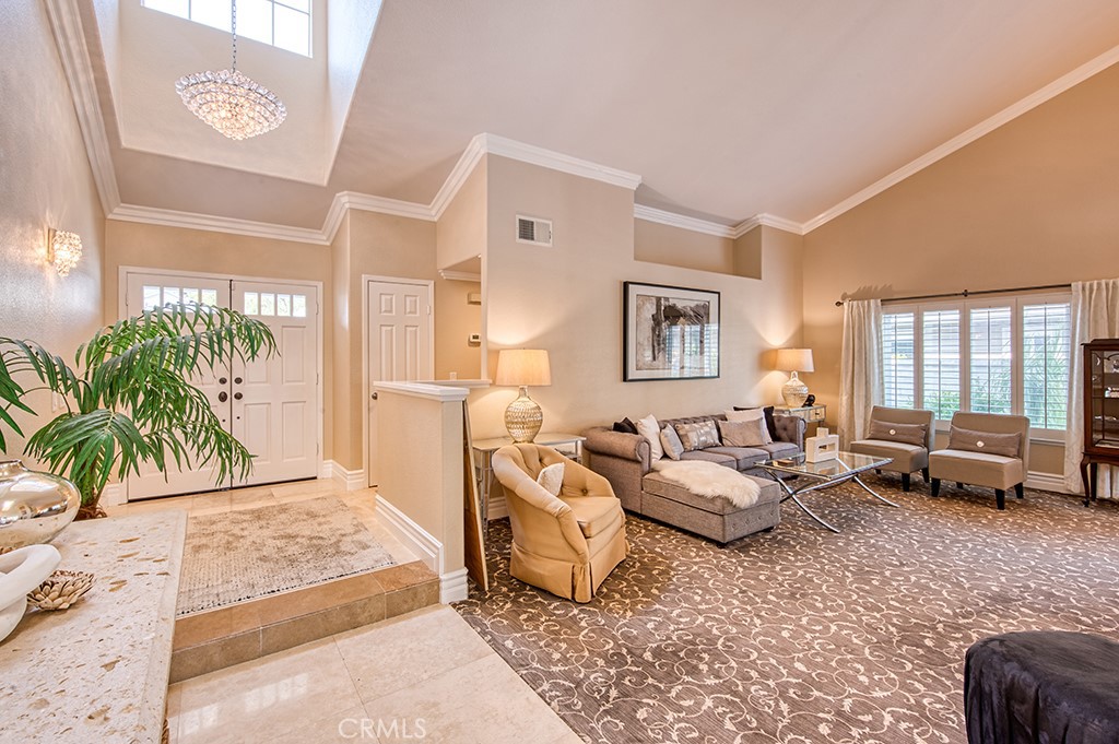 35 Lexington Way