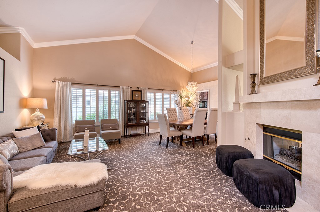 35 Lexington Way