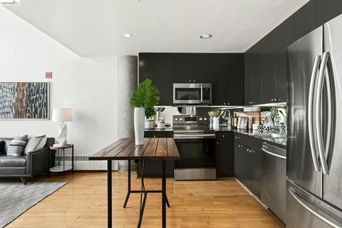 Tiny photo for 311 Oak St St #520, Oakland, CA 94607 (MLS # 41137261)