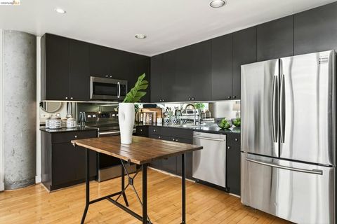 Tiny photo for 311 Oak St St #520, Oakland, CA 94607 (MLS # 41137261)