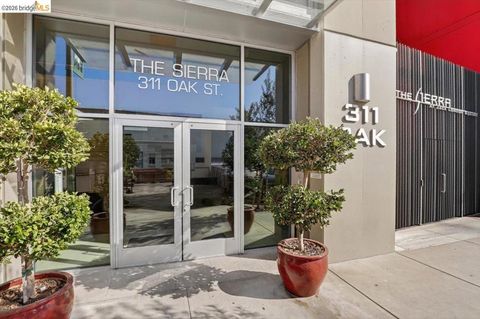 Tiny photo for 311 Oak St St #520, Oakland, CA 94607 (MLS # 41137261)