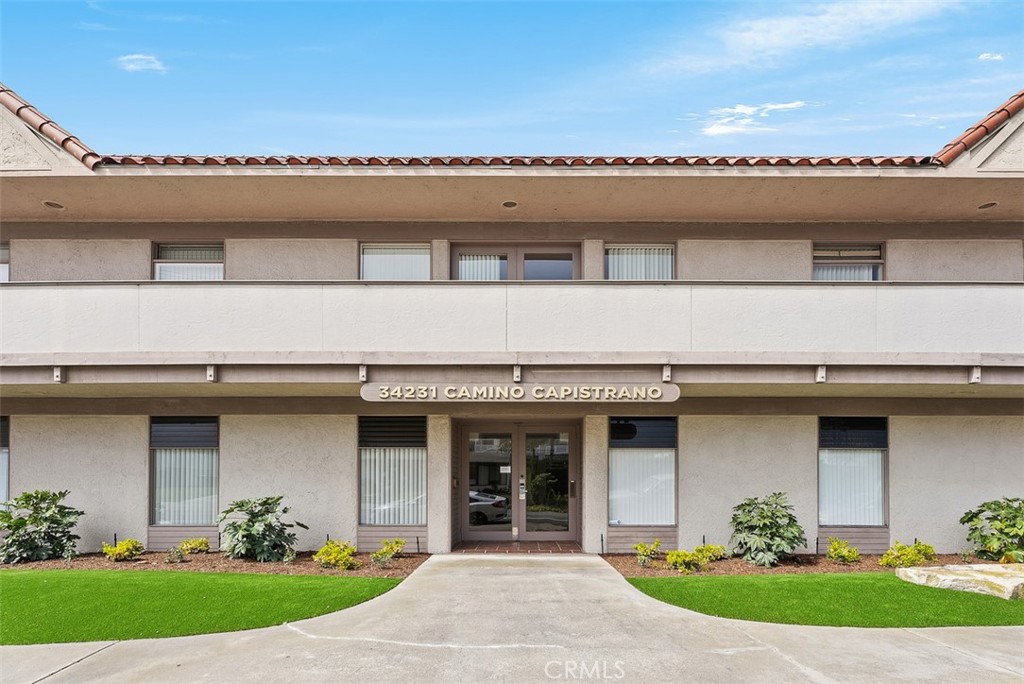 3 UNIT GROUND FLOOR SUITE IN WELL MAINTAINED DOHENY VILLAGE MULTI TENANT BUILDING. ON SITE PARKING, EASY ACCESS TO FREEWAY AND PCH. RENT IS FSG. SPACE CAN BE SUBDIVIDED. 2 SINGLE OFFICES AVAILABLE ON SECOND FLOOR