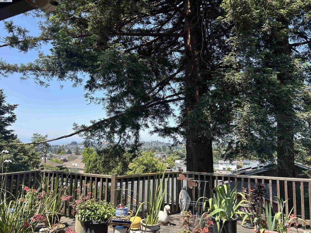 UPPER REDWOOD - Residential